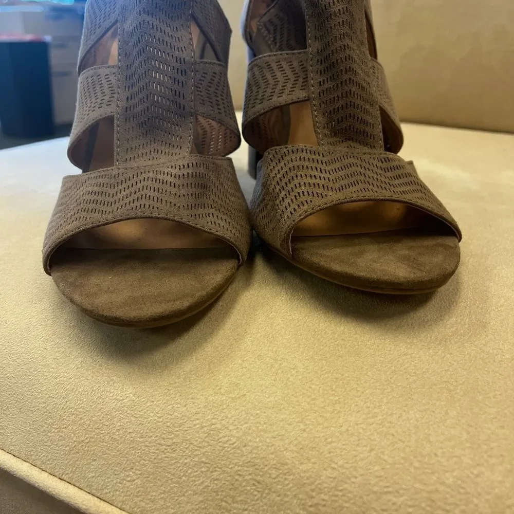 Torrid Brown Strappy Block Heel Sandals sz 7.5W EUC - Picture 3 of 6
